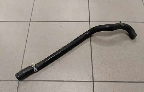 Land Rover Discovery 3 - LR3 Engine coolant pipe/hose