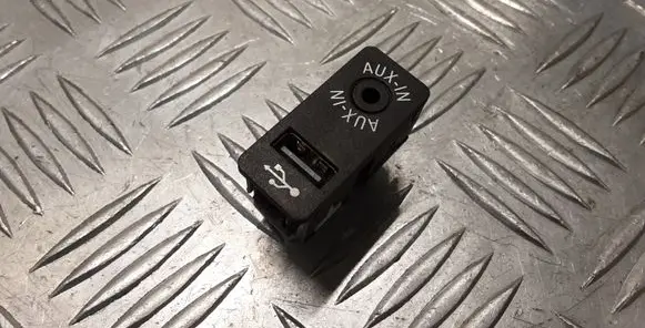 BMW 3 F30 F35 F31 USB socket connector 9229244