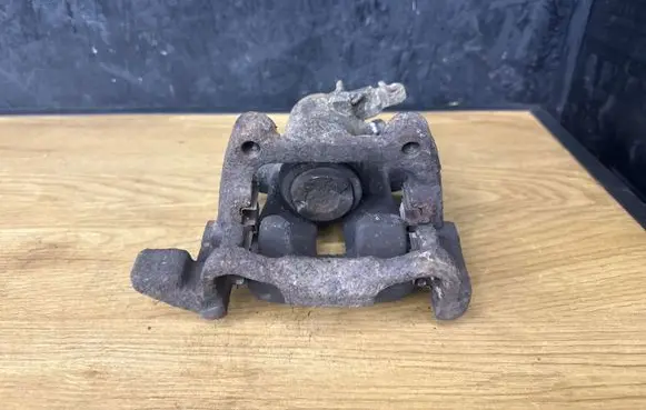 Volkswagen Golf V Rear brake caliper 8610
