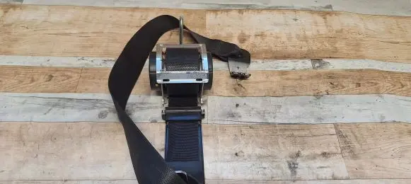 Opel Zafira B Front seatbelt 560834901