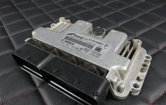 Fiat 500 Engine control unit/module 51819961 0261201759 1039S23890