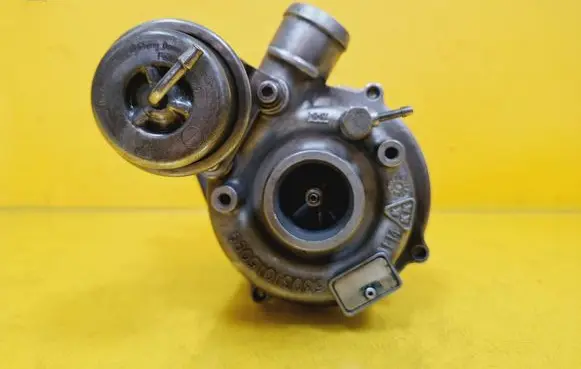 Volkswagen Golf IV Turbo 038145701D
