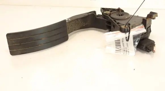 Renault Clio IV Accelerator throttle pedal 