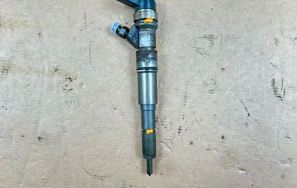 BMW 5 E60 E61 Fuel injector 7794435