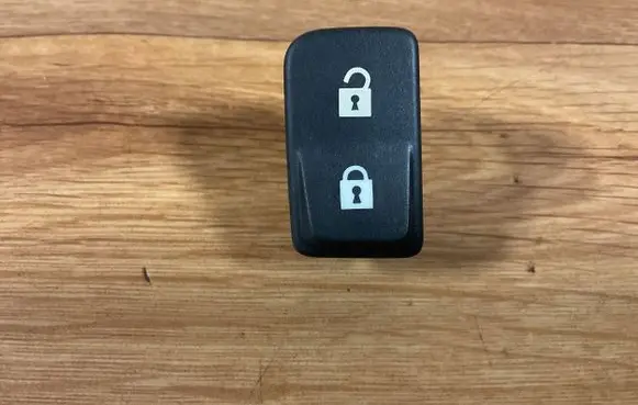 Volvo V50 Central locking switch button 30773333 034515003 30773334