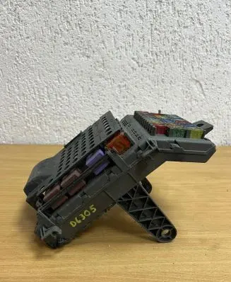 Renault Laguna I Fuse module 7700821586 D6305