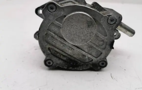 Mercedes-Benz CLS C218 X218 Vacuum pump A64223065