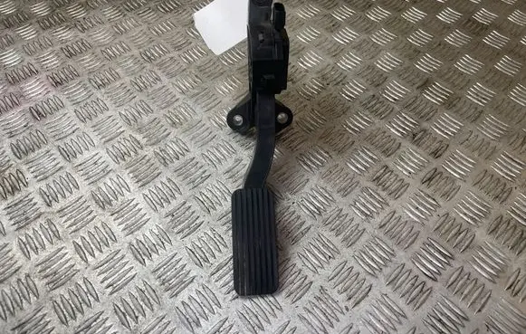 Hyundai i30 Accelerator throttle pedal 32700G4200 B2427203516