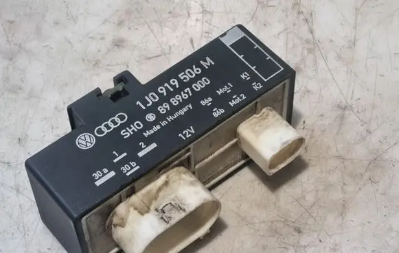Skoda Fabia Mk1 (6Y) Coolant fan relay 1J0919506M