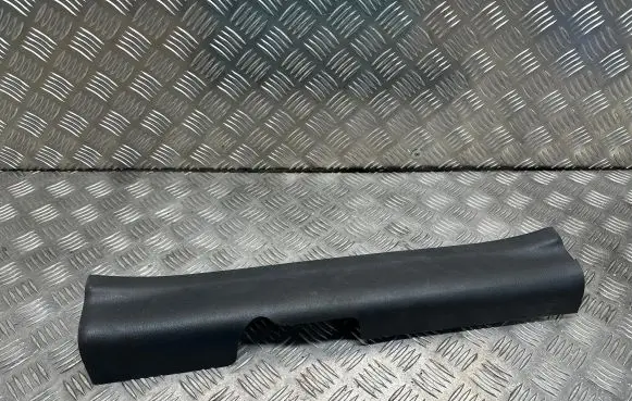 KIA Sorento Rear sill trim cover 858712P005