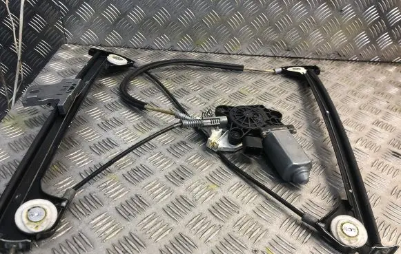 Mercedes-Benz S W220 Front door electric window regulator 2208204542