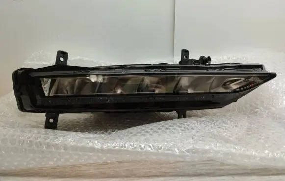 Skoda Superb B8 (3V) Front fog light 3V0941699B 90150336