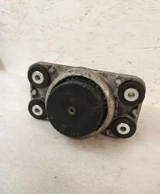 Land Rover Range Rover Sport L494 Engine mount bracket