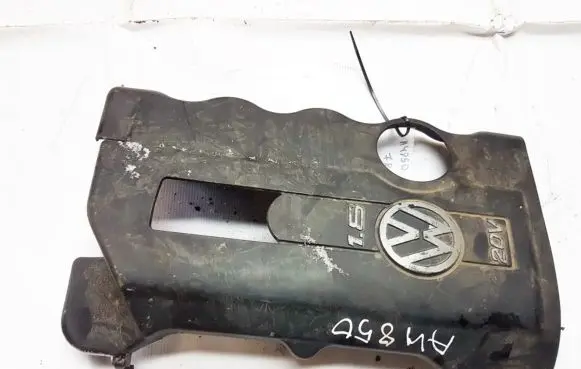 Volkswagen PASSAT B5 Engine cover (trim) 058103724F