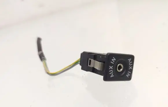Volkswagen Golf V AUX in-socket connector 5M0035724