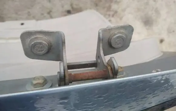 Chrysler Pacifica Tailgate/trunk/boot hinge