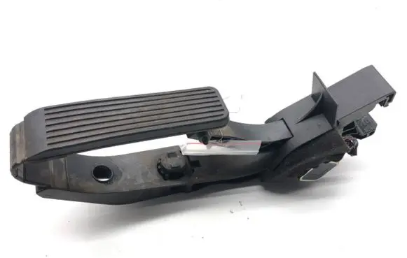 Mercedes-Benz C AMG W203 Accelerator throttle pedal 2113010001
