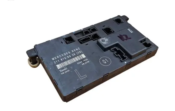 Mercedes-Benz E W211 Door control unit/module 9056052 F2046333