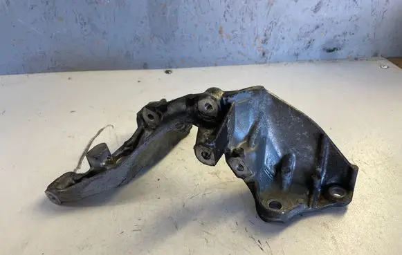 Renault Scenic III - Grand scenic III EGR valve cooler bracket A6261410040