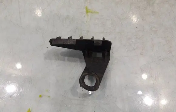 Seat Ibiza IV (6J,6P) Fender mounting bracket 6J0821120A