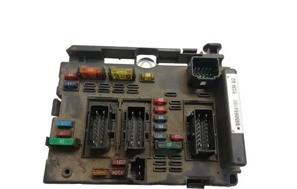 Peugeot 307 Fuse module 9650664180 32253759