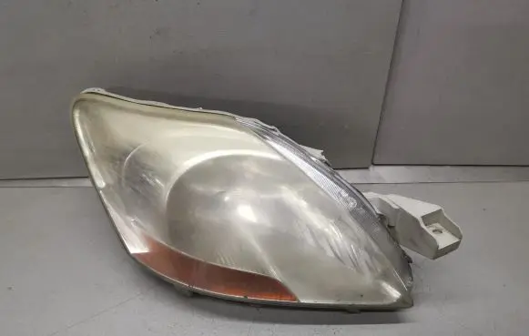 Toyota Yaris Headlight/headlamp