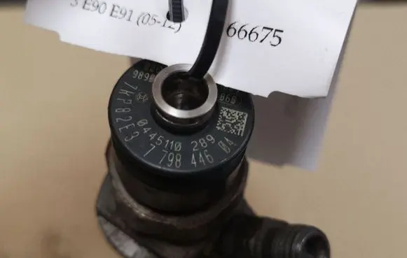 BMW 3 E90 E91 Fuel injector 0445110289
