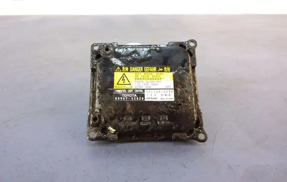 Toyota Auris 150 Voltage converter/converter module 031100-0294