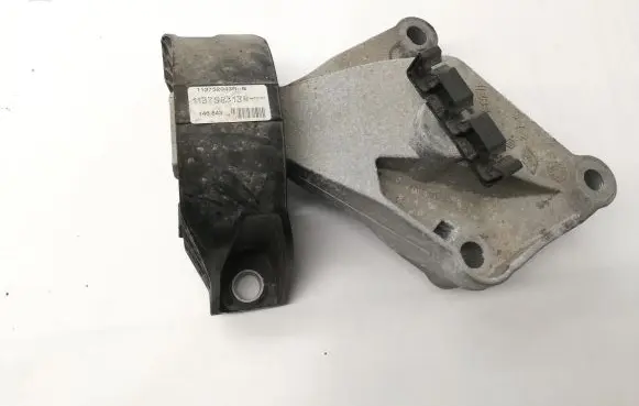 Dacia Sandero Engine mount bracket 113752043R