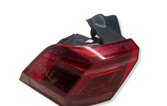 Volkswagen Tiguan Rear/tail lights 5NA945207J 89671E00