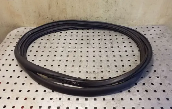 Volkswagen Caddy Front door rubber seal 2K0837911H