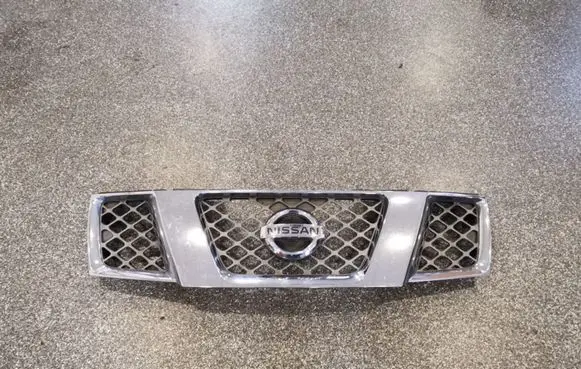 Nissan Pathfinder R51 Front bumper upper radiator grill 62310EB400