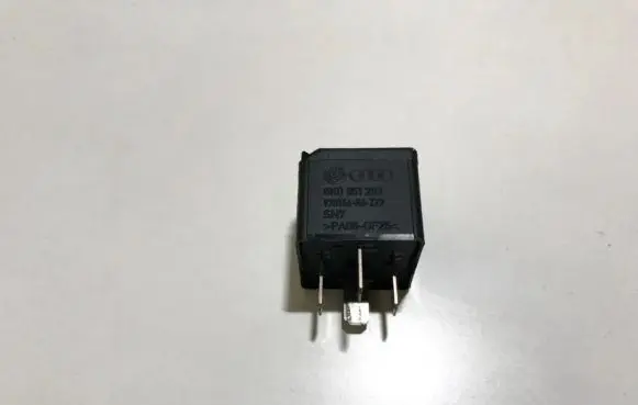 Audi A5 8T 8F Other relay 8k0951253 v23136-b6-x72