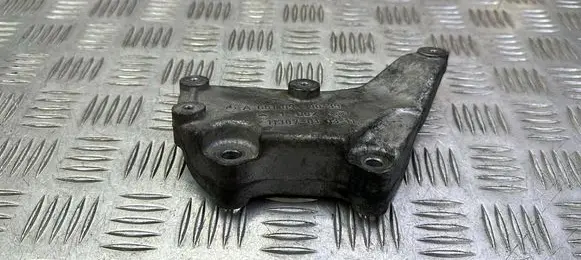 Mercedes-Benz E W212 Engine mounting bracket A6510940039