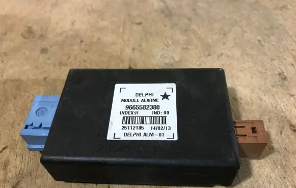 Peugeot 508 Alarm control unit/module 9665582380