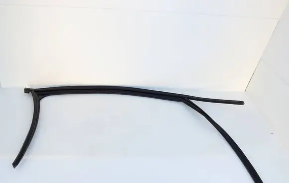 Audi A4 S4 B8 8K Rubber seal front door window/glass 8K0837439