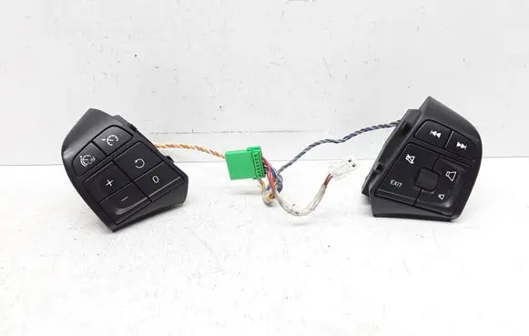 Steering wheel buttons/switches