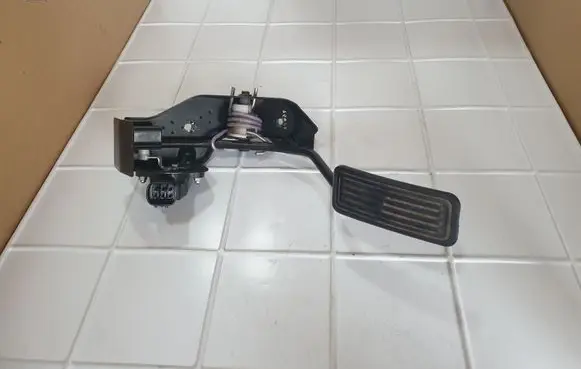 Toyota Corolla Verso AR10 Accelerator throttle pedal 7811135030