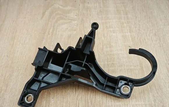BMW X5 G05 Intercooler pipe mounting bracket 9845737