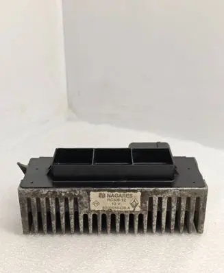 Renault Megane II Glow plug pre-heat relay 8200558438A