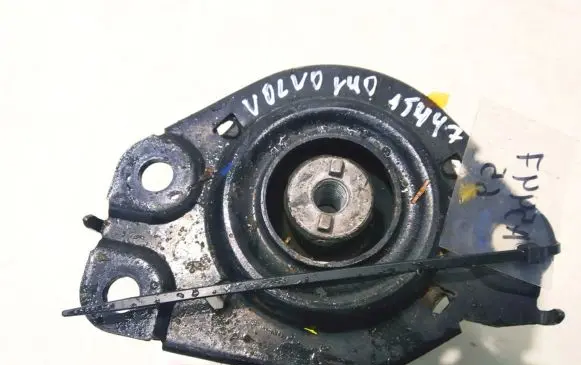 Volvo S40, V40 Engine mount bracket