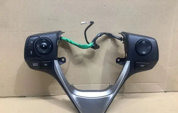 Steering wheel buttons/switches