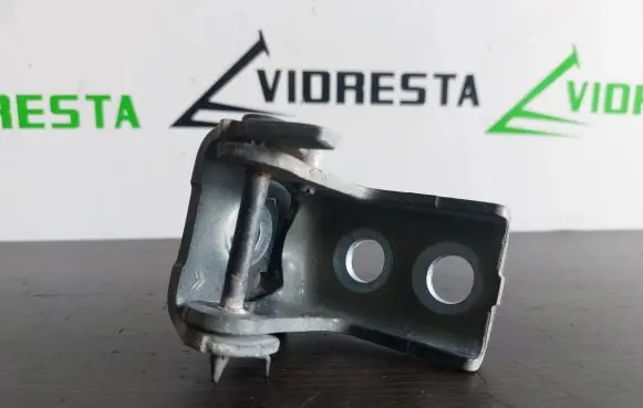 Peugeot 308 Front door lower hinge 17589