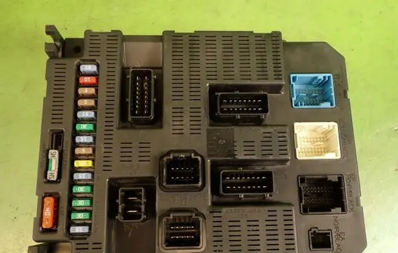 Citroen C4 I Fuse module 9659285680
