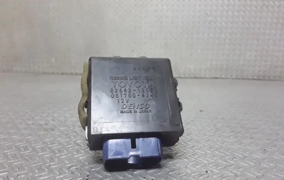 Toyota Corolla Verso E121 Day light relay 8264212050