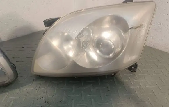 Toyota Avensis T250 Headlight/headlamp