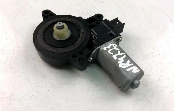 Mazda 6 Front door window regulator motor D6515958X