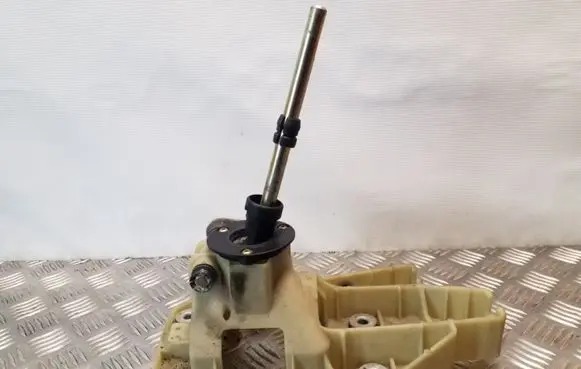 Volvo S60 Gear shifter/selector 8028100061