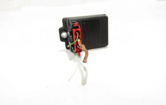 Audi A6 S6 C5 4B Heater blower fan relay 4B0820521