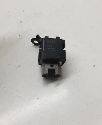 Toyota RAV 4 (XA30) Glow plug pre-heat relay 2861067010 1567000671